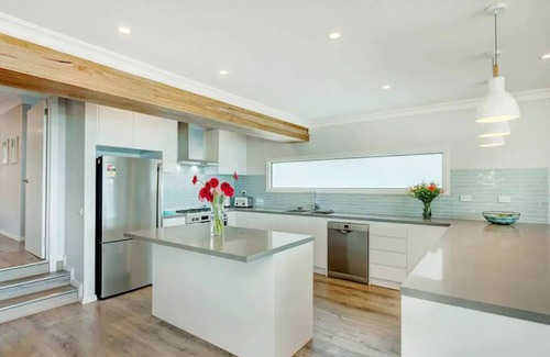 Mornington Peninsula House | Beach Front Haven with 180 Degree Views