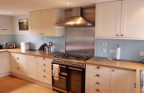 Middleton-on-Sea House | Beach Front Holiday Home on private road with views out to sea. 100+ 5* Reviews