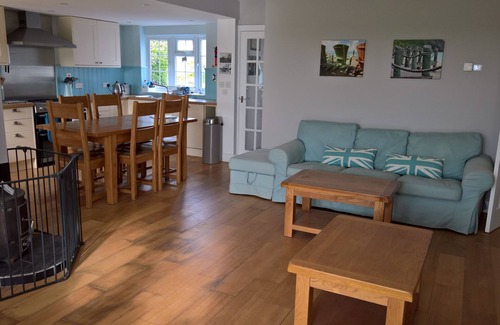 Middleton-on-Sea House | Beach Front Holiday Home on private road with views out to sea. 100+ 5* Reviews