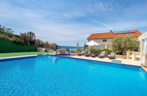 Klanfari House | Beach front home in Crikvenica