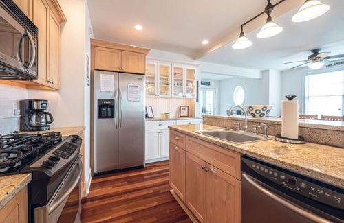 Admiral Estates House | BEACH FRONT HOME WITH POOL