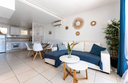 Sitio de Calahonda Ski Chalet | BEACH Front house - Full SEA View - Dona Lola BEACH Resort - Between MARBELLA and La cala de Mijas - 2 bedrooms + 2 bathrooms - CS100