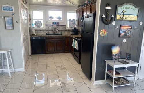 Cedar Lane Cottage | BEACH FRONT ISLAND COTTAGE 3 BEDROOM,1 BA PETS MUST BE DECLARED WHEN BOOKED.