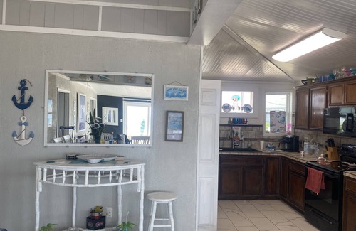 Cedar Lane Cottage | BEACH FRONT ISLAND COTTAGE 3 BEDROOM,1 BA PETS MUST BE DECLARED WHEN BOOKED.