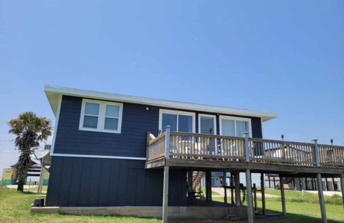 Cedar Lane Cottage | BEACH FRONT ISLAND COTTAGE 3 BEDROOM,1 BA PETS MUST BE DECLARED WHEN BOOKED.