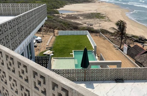 Houston Heights House | Beach front on Agua Blanca beach.