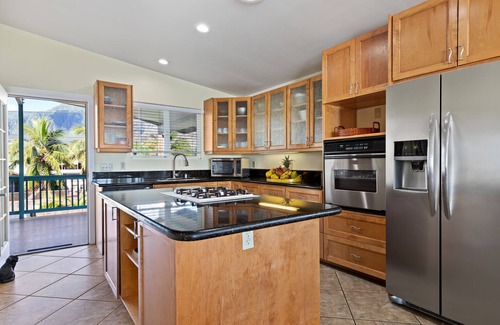 Makaha House | BEACH FRONT Paradise With A/C, Pool & Jet Tub