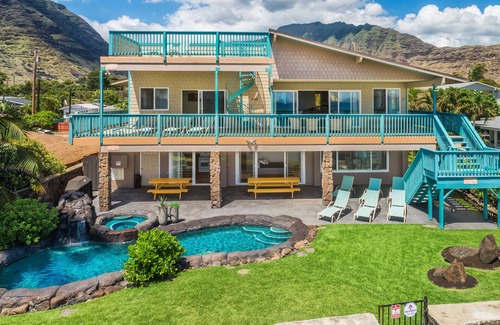 Makaha House | BEACH FRONT Paradise With A/C, Pool & Jet Tub