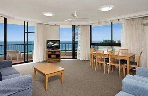 Coolangatta Resort | Beach front unit Coolangatta, available 17th to 24th December 2022