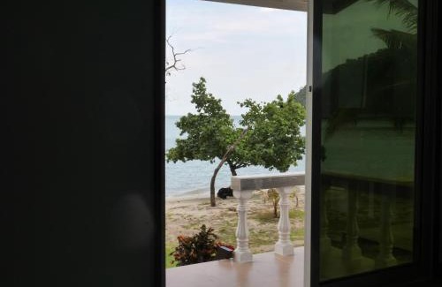 Pulau Tuba Villa | Beach Front Villa 1 pasir panjang