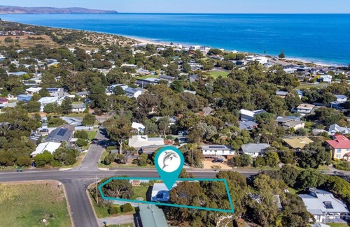 Carrickalinga House | Beach Fun 11 Broadbeach Drive