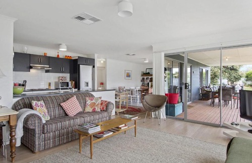 Carrickalinga House | Beach Fun 11 Broadbeach Drive
