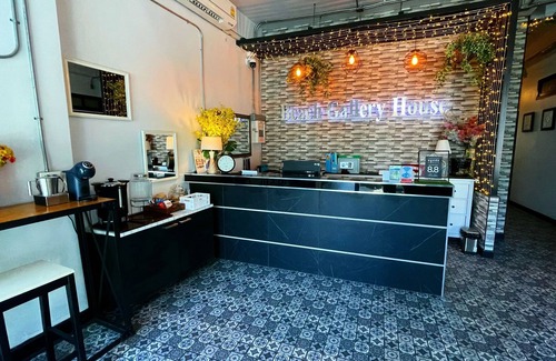Na Kluea Hotel | Beach Gallery House