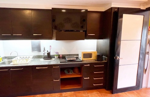 Na Kluea Hotel | Beach Gallery House