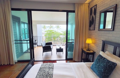 Na Kluea Hotel | Beach Gallery House