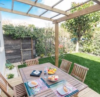 Carcavelos Apartment | Beach & Garden in Carcavelos