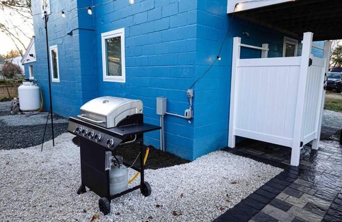 Rehoboth Beach House | Beach gem! Hot Tub/EV/2bd/3.7mi beach/.5mi outlets