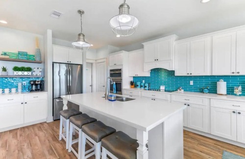 Indian Beach House | Beach Getaway. 2 King Beds. Walk to Beach. Fire Pit, BBQ Grill and Ping Pong