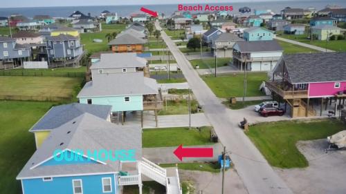 Crystal Beach House | Beach Getaway at 2 Pelicans Walk to the Water