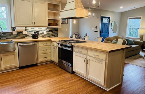 Emerald Isle House | Beach Getaway Heart of E.I.- Dog Friendly Fenced yard, HotTub, FirePit, GameRoom