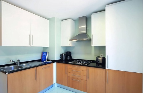 Olhao Apartment | Beach Getaway in Olhão! Swimming Pool, Free Public Parking, Pets are Welcome!