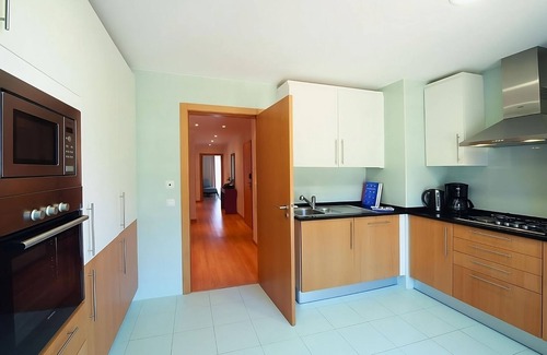 Olhao Apartment | Beach Getaway in Olhão! Swimming Pool, Free Public Parking, Pets are Welcome!