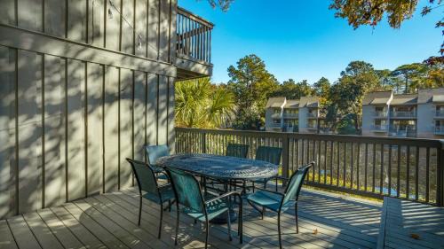 Palmetto Dunes Villa | Beach Getaway, Lagoon, Private Deck