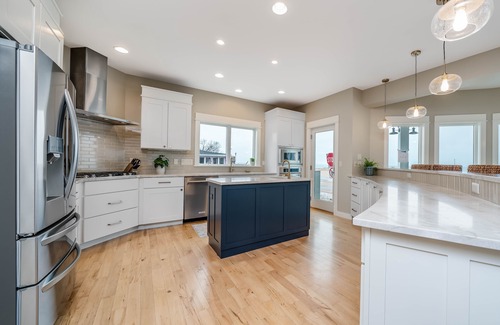 South Haven House | Beach Glass Cottage on North Beach w/Hot Tub - Unforgettable Views