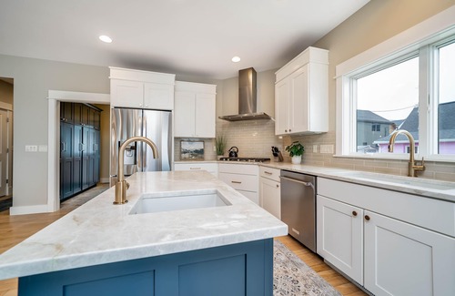 South Haven House | Beach Glass Cottage on North Beach w/Hot Tub - Unforgettable Views