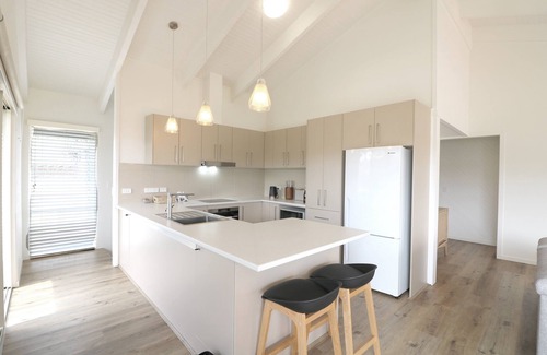 Merimbula Cabin | Beach Haven - 3 bedroom Fishpen