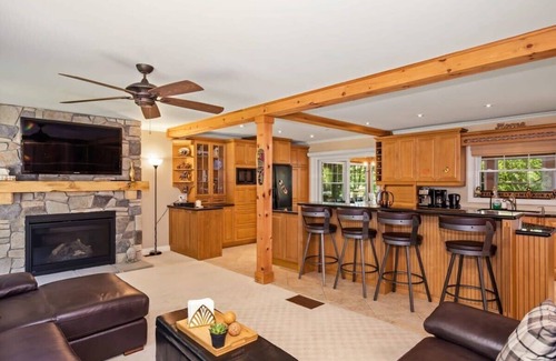 Bracebridge House | Beach Haven A Charming Lake Muskoka family cottage