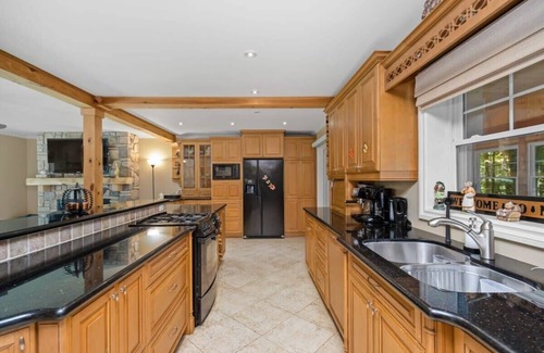 Bracebridge House | Beach Haven A Charming Lake Muskoka family cottage