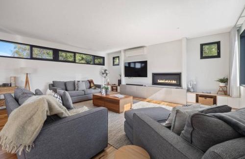 Broadwater House | Beach Haven - A Year-Round Retreat by the Sea