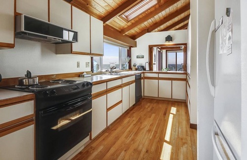 Tolovana Park House | Beach Haven - Beachfront! - Beachcomber Vacation Homes