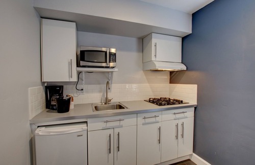 North Pacific Beach Hotel | Beach Haven - Near Pacific Beach Park