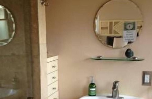 Del Rey Oaks Apartment | BEACH-HIKE-GOLF Sparkling Clean Sunny Private Studio