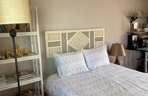 Del Rey Oaks Apartment | BEACH-HIKE-GOLF Sparkling Clean Sunny Private Studio