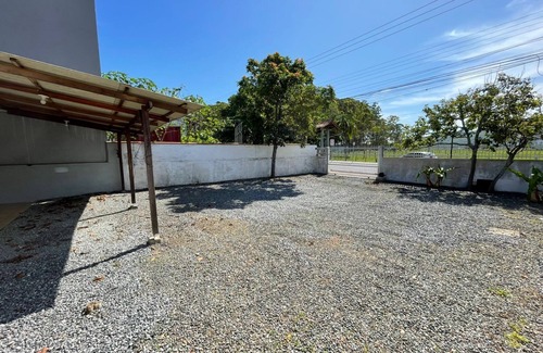 Meia Praia House | Beach house with large patio 150m from the sea