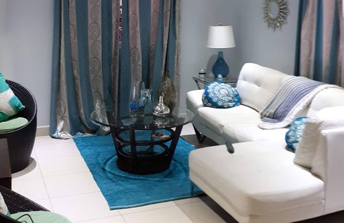 Tumba Vieja House | Beach home in the city