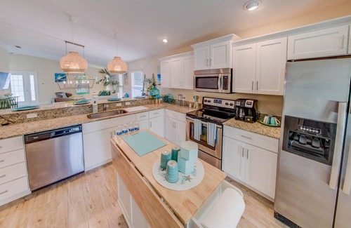 Palm Coast House | Beach Home w Heated Pool Free Golf Cart