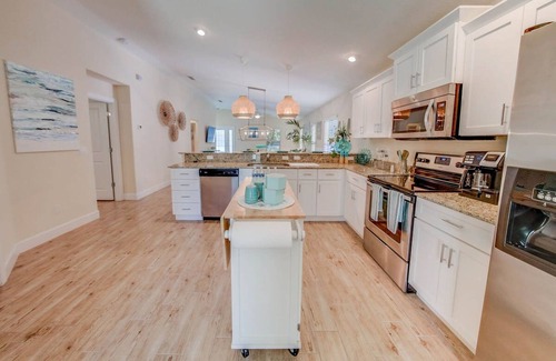 Palm Coast House | Beach Home w Heated Pool Free Golf Cart
