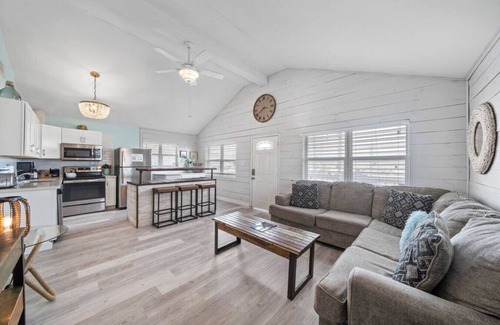 Jamaica Beach House | Beach Home with Pool in Jamaica Beach