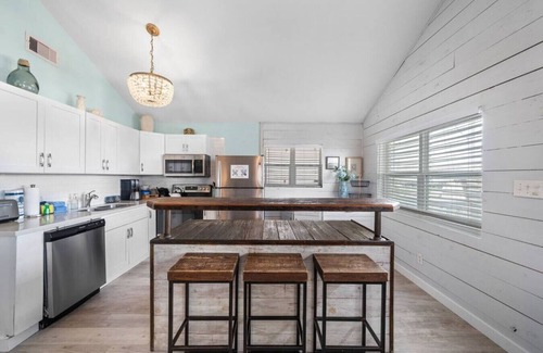 Jamaica Beach House | Beach Home with Pool in Jamaica Beach