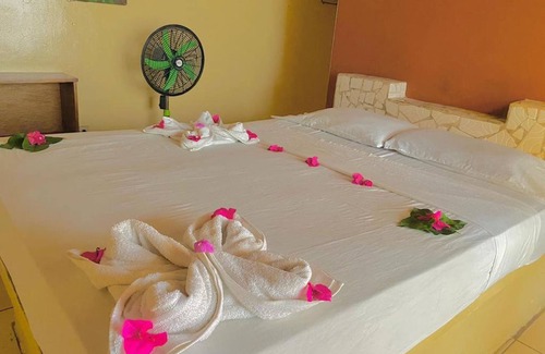 Las Penitas Bed & Breakfast | Beach Hotel Room For 6 P Pool Breakfast and Fan
