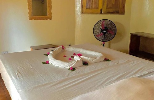 Las Penitas Bed & Breakfast | Beach Hotel Room For 6 P Pool Breakfast and Fan