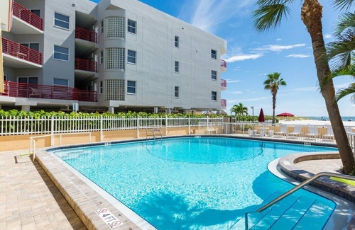 Madeira Beach Condo | Beach Hotel Unit - Ground Floor Surf Song #154