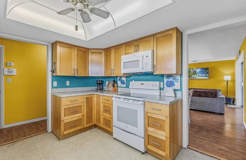 Ocean Grove Terrace House | Beach House! 5 Min Walk 2 Sand! Heated Pool and Hot Tub! Monthly Discounts!