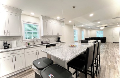 Villas House | Beach House By The Bay, Sleeps 19, 9 Car Parking, Linen Included