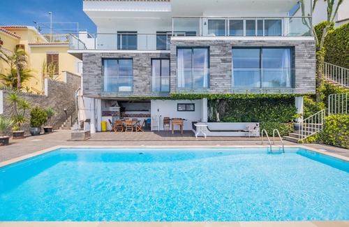 Santa Cruz Ski Chalet | Beach House - By Wehost