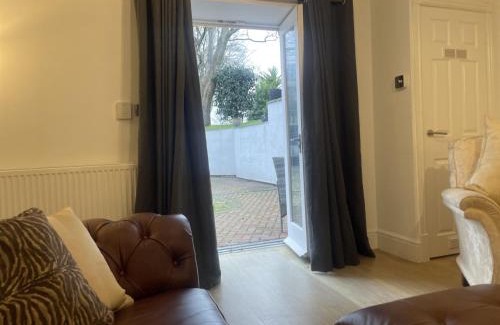 Southport Apartment | Beach House Courtyard 2 bed
